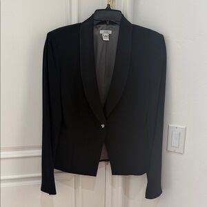 Cache Size 10 Black Blazer